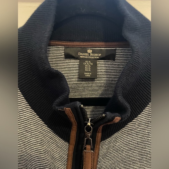 Men’s Extra Large Navy & White Striped Zip-Up Sweater w/Pockets size XL - Picture 1 of 4